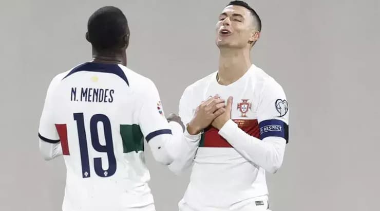 כריסטיאנו רונאלדו חוגג (רויטרס) כריסטיאנו רונאלדו חוגג