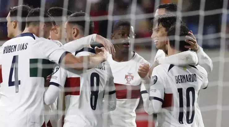 ז'ואאו פליקס חוגג עם החברים (רויטרס) ז'ואאו פליקס חוגג עם החברים