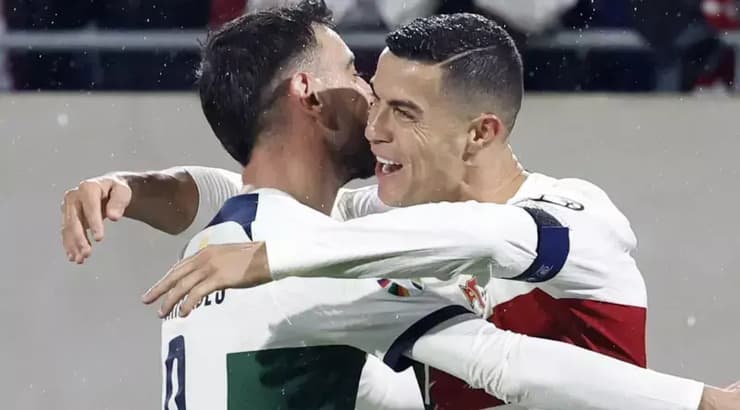 כריסטיאנו רונאלדו חוגג עם ברונו פרננדש (רויטרס) כריסטיאנו רונאלדו חוגג עם ברונו פרננדש