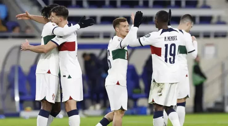 שחקני פורטוגל חוגגים (רויטרס) שחקני פורטוגל חוגגים