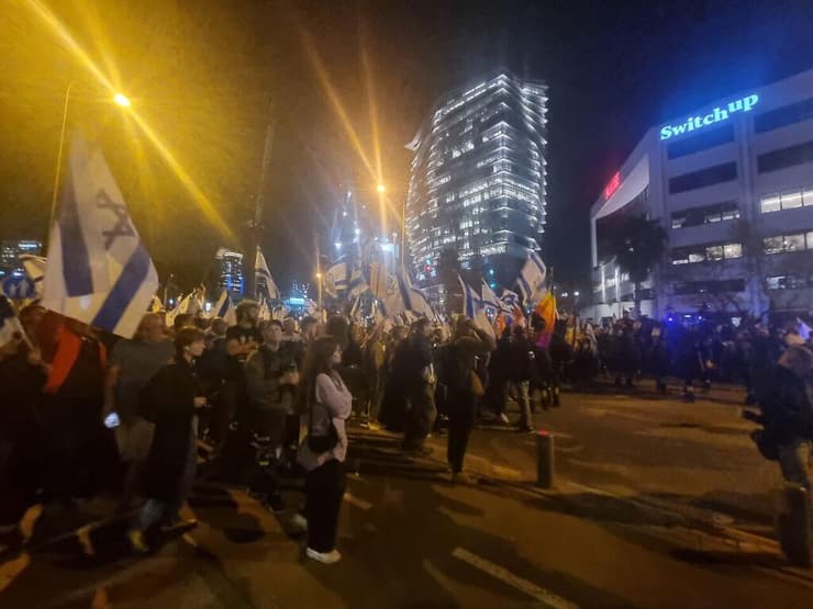 הפגנות על ההפיכה המשפטית בתל אביב