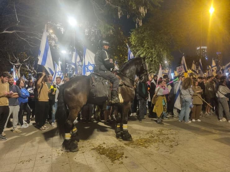 הפגנות על ההפיכה המשפטית בתל אביב