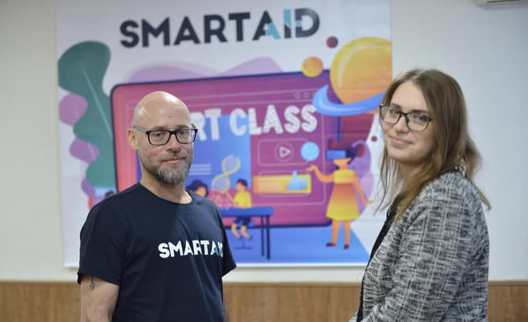 אחת מ-200 כיתות לימוד טכנולוגי ש-SmartAID הקים למען פליטים אוקראינים בפולין, מולדובה ואוקראינה. התמונה צולמה בכיתה בקייב בירת אוקראינה