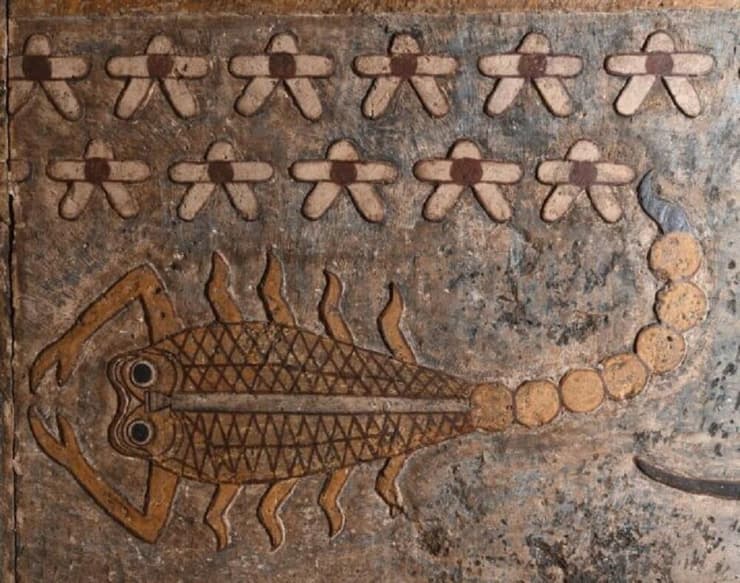 ייצוג של מזל עקרב על קירות מקדש איסנא במצרים