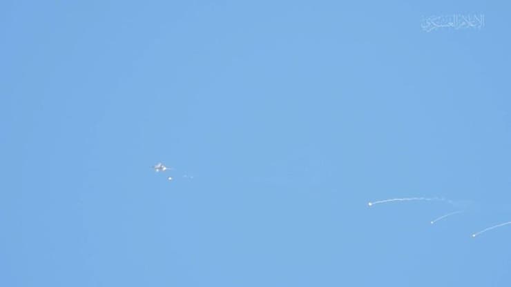 תיעוד: חמאס משגר טילים לעבר מטוסי חיל האוויר