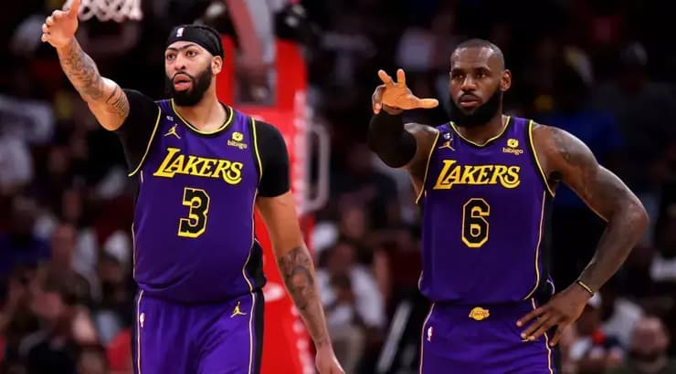 לברון ג'יימס ואנתוני דייויס (רויטרס) לברון ג'יימס ואנתוני דייויס