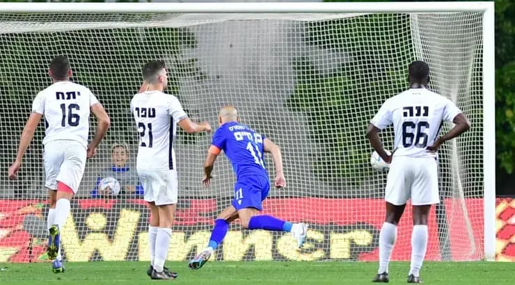 טל בן חיים כובש