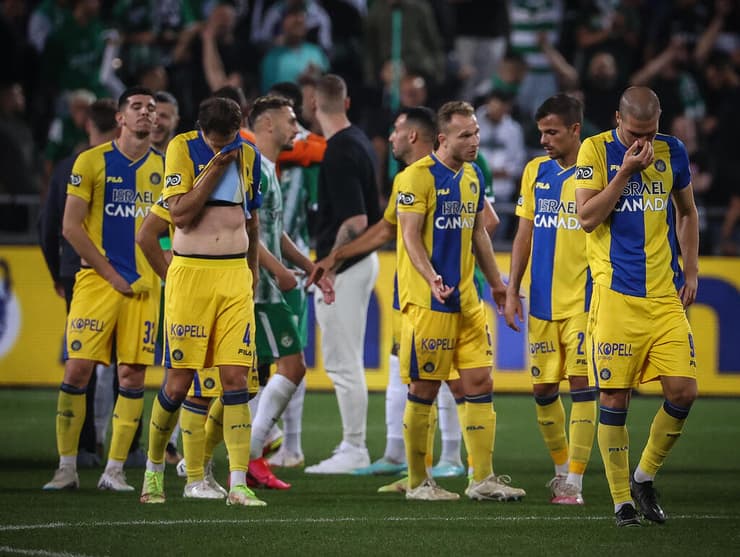 שחקני מכבי ת"א מאוכזבים