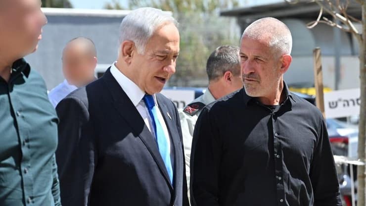 צילום: קובי גדעון, לע"מ ראש הממשלה בנימין נתניהו עם ראש ה שב"כ רונן בר הרמת כוסית לרכל חג הפסח