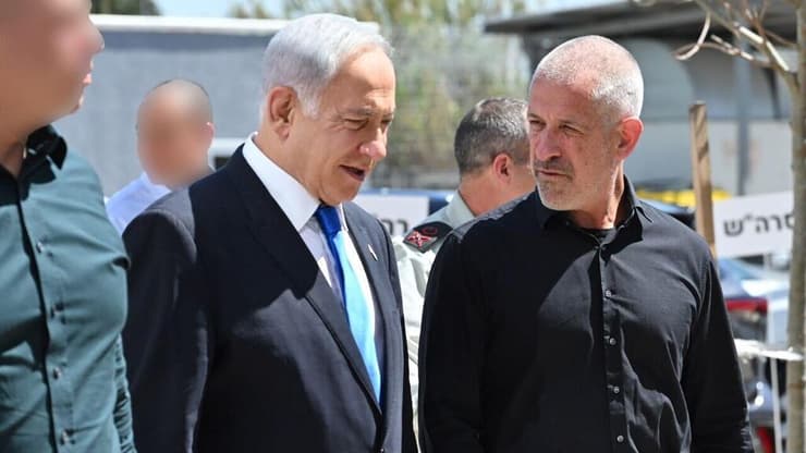 "התרעת מלחמה - בעלת משמעות כבירה" (צילום: קובי גדעון, לע"מ) ראש הממשלה בנימין נתניהו עם ראש ה שב"כ רונן בר הרמת כוסית לרכל חג הפסח