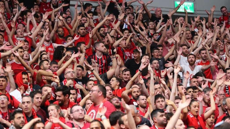 אוהדי הפועל ירושלים (צילום: אלכס קולומויסקי) אוהדי הפועל ירושלים