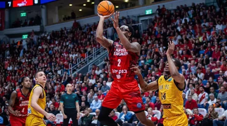 ליוואי רנדוף זורק