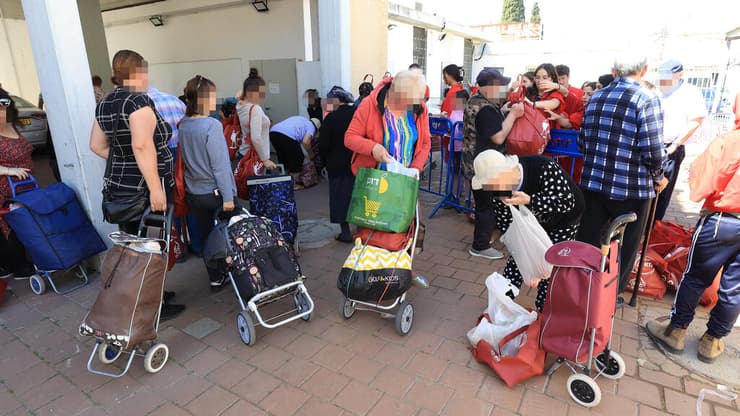 חלוקת מזון לנזקקים לקראת חג הפסח