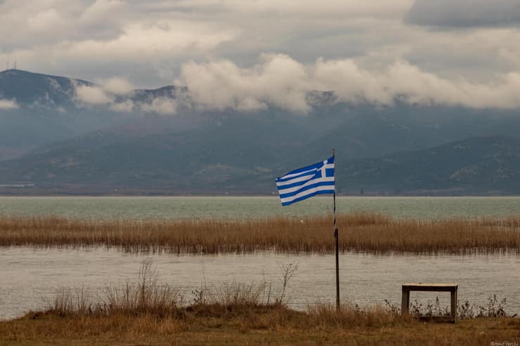 אגם Djoran, הגבול עם צפון מקדוניה עובר במרכזו