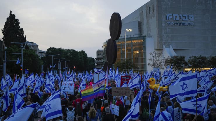 צעדה מכיכר הבימה להפגנה ברחוב קפלן בתל אביב
