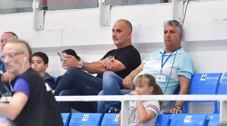 גם מאמן נבחרת ישראל בכדורגל אלון חזן הגיע לצפות