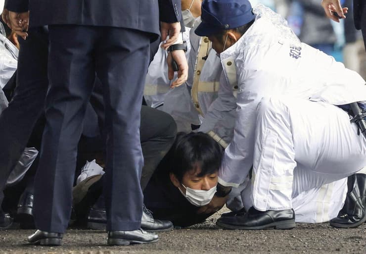 יפן פצצה הושלכה לעבר ראש הממשלה פומיו קישידה