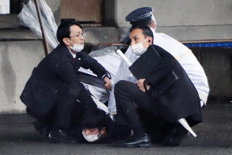 יפן פצצה הושלכה לעבר ראש הממשלה פומיו קישידה