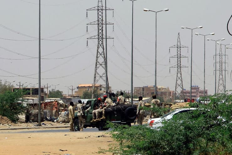 סודן חיילי ה צבא נפרסים ב חרטום קרבות עם RSF מיליציה