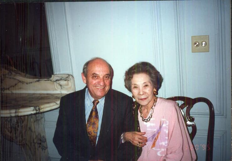 סולי גנור ואשתו של סוגיהארה. שמרו על קשר לאורך שנים