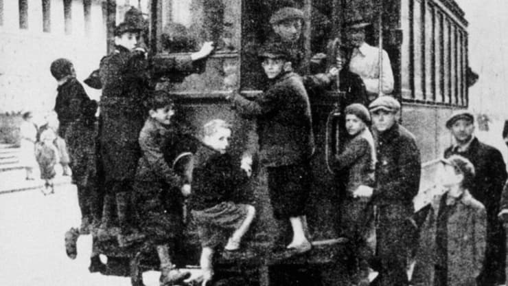 ילדים גטו ורשה ארכיון פולין השואה שואה נאצים