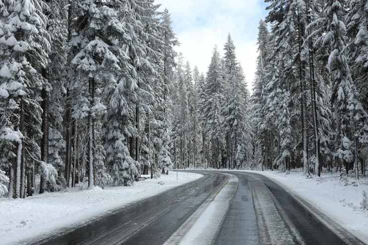 הכבישים פולסו משלג בשעות הבוקר