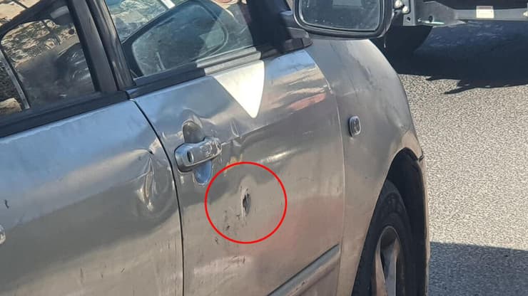 הרכב שנפגע בזירת הפיגוע ברחוב פייר ואן פאסן בירושלים