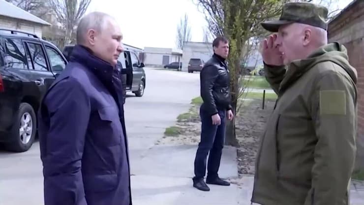 מתוך סרטון שפרסם הקרמלין ובו נראה נשיא רוסיה ולדימיר פוטין מבקר בבססי צבא רוסי ב חרסון  בשטח כבושים ב אוקראינה