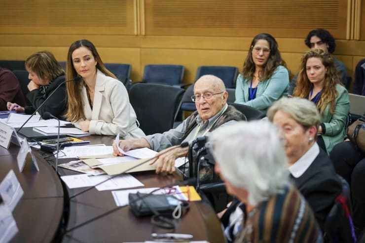 מירב כהן וניצולי השואה בוועדה בכנסת