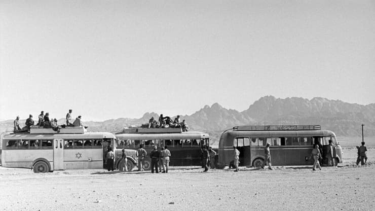 אוטובוסים בטיול לסיני, 1956