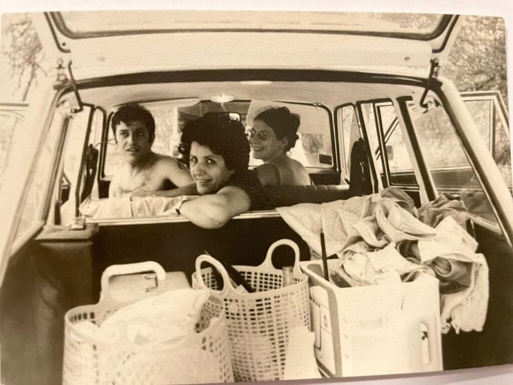 בדרך לטיול במצדה, 1972