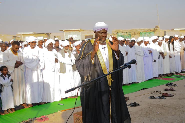 פורט סודן איש דת תפילות עיד אל פיטר 21 אפריל קרבות בין ה צבא ל RSF