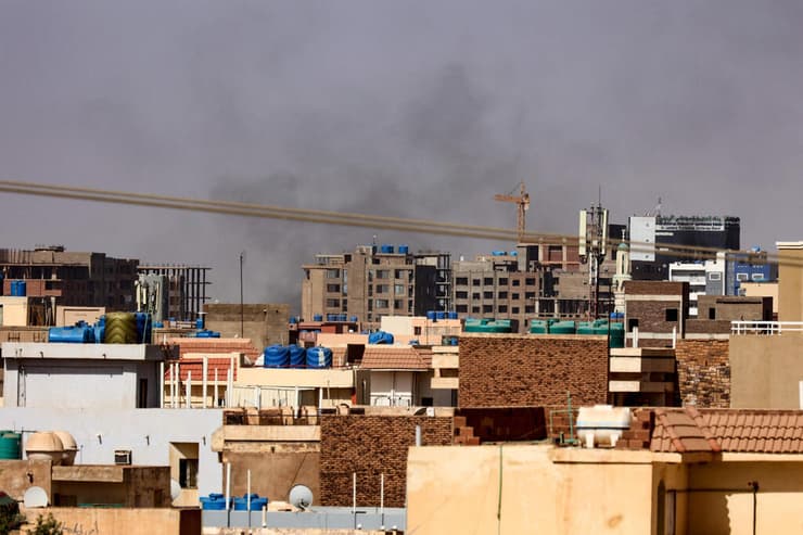 סודן חרטום מצטיידים עשן 22 אפריל קרבות בין ה צבא ל RSF