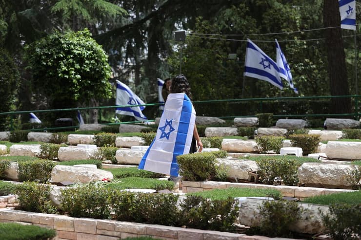 טקס הנחת דגלי הלאום בהר הרצל בירושלים