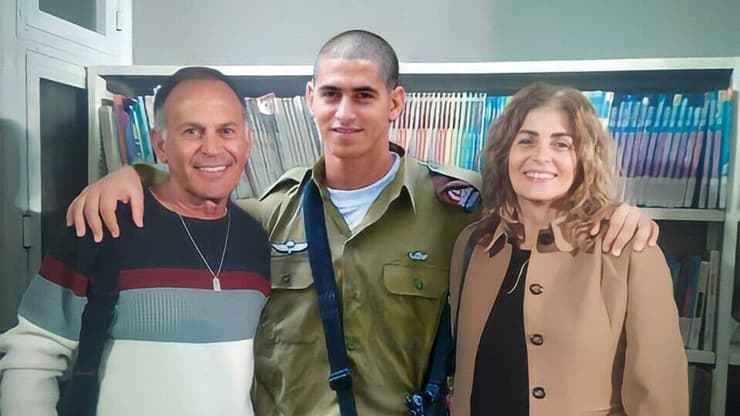 לירן סעדיה ז''ל עם הוריו מיכל וציון