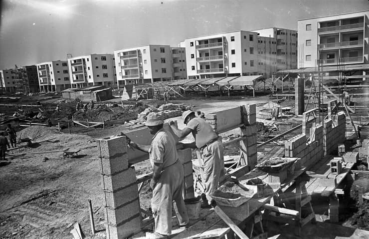 הקמת שיכון קריית שלום תל אביב בשנות הששים. ארכיון שיכון ובינוי סולל בונה