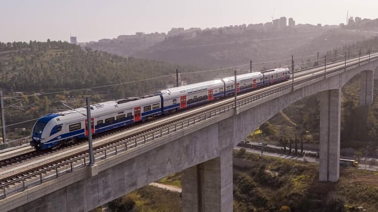 רכבת חשמלית על גשר 10, הקו המהיר לירושלים