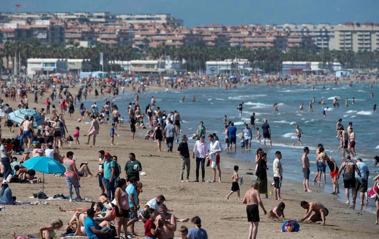 גל חום ב ספרד חוף ב ולנסיה