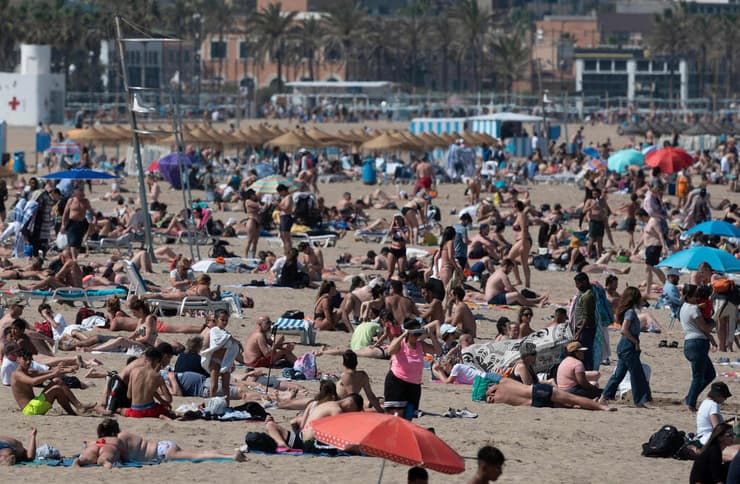 גל חום ב ספרד חוף ב ולנסיה