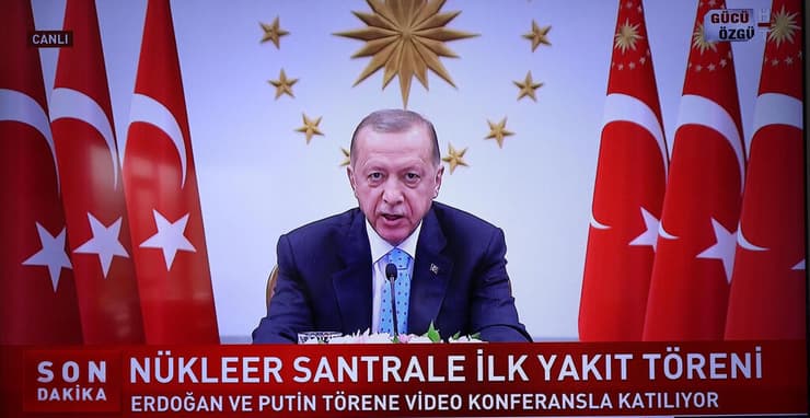 נשיא טורקיה רג'פ טאיפ ארדואן הופעה ראשונה אחרי שהפסיק את קמפיין הבחירות