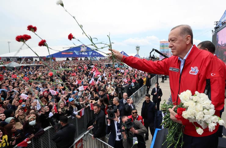 נשיא טורקיה רג'פ טאיפ ארדואן קמפיין בחירות אחרי ימי מחלה ב איסטנבול