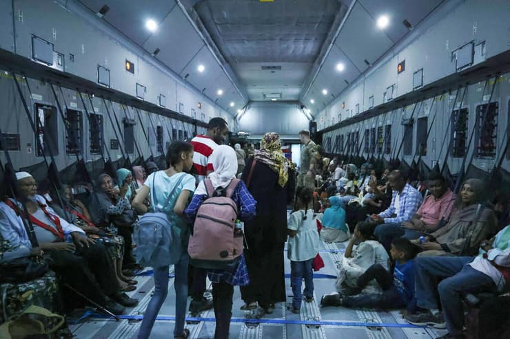 סודן טיסת חילוץ של משרד ההגנה של בריטניה