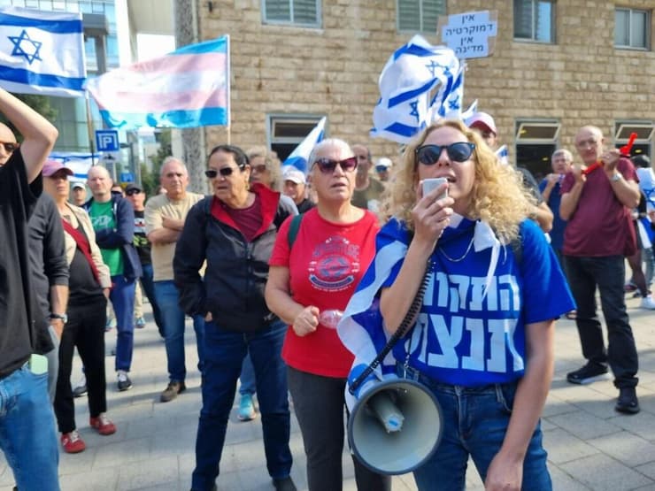 הפגנה מחוץ לאירוע בהשתתפותו של שמחה רוטמן בתל אביב