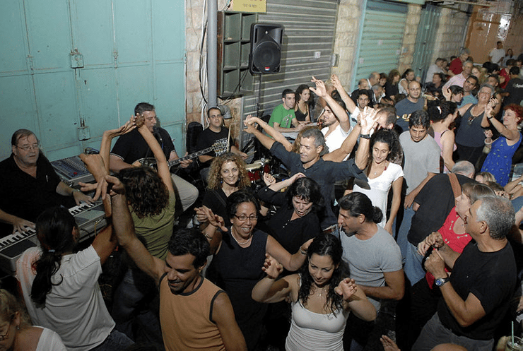 רוקדים בשוק מחנה יהודה
