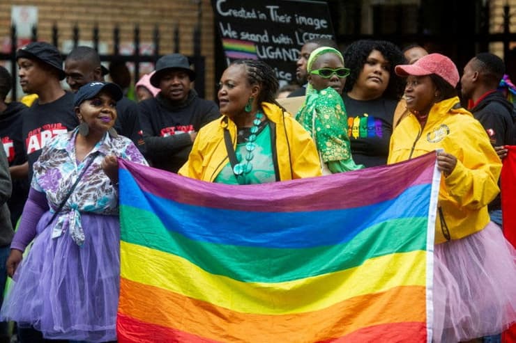 הפגנה ב דרום אפריקה נגד חוק אנטי להט"בי באוגנדה