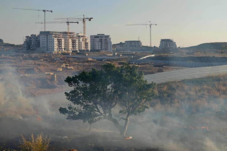 שריפה כתוצאה מנפילת רקטה באזור שדרות