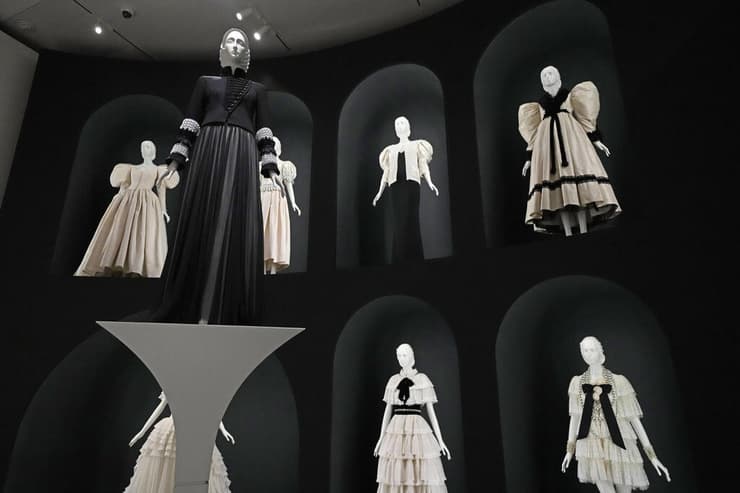 התערוכה "קרל לגרפלד: קו של יופי" במוזיאון המטרופוליטן בניו יורק, 2023
