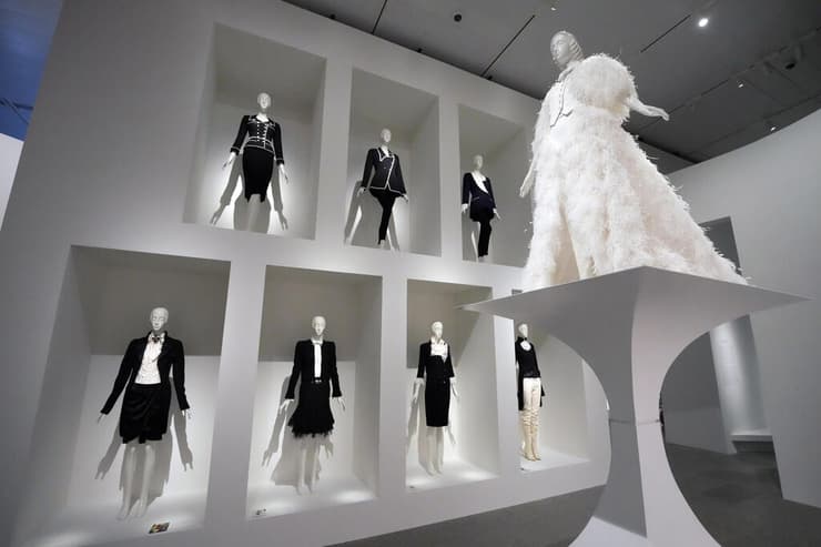 התערוכה "קרל לגרפלד: קו של יופי" במוזיאון המטרופוליטן בניו יורק, 2023