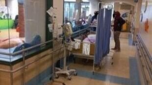 מיטת ילד במסדרון בית החולים הלל יפה בחדרה