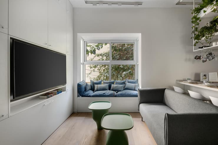 בתים מבפנים תל אביב 2023 דירה בגודל 35 מ"ר, המעצבות ליטל ולוסי